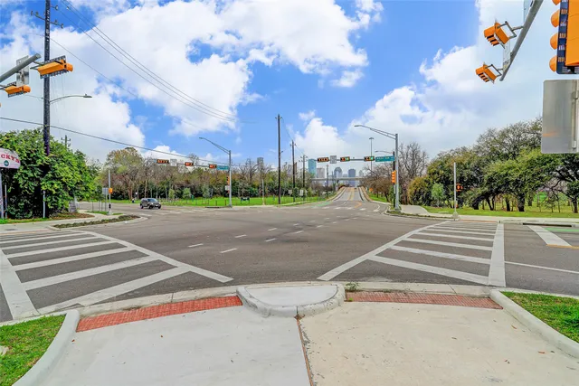 a view of a park and entertaining space