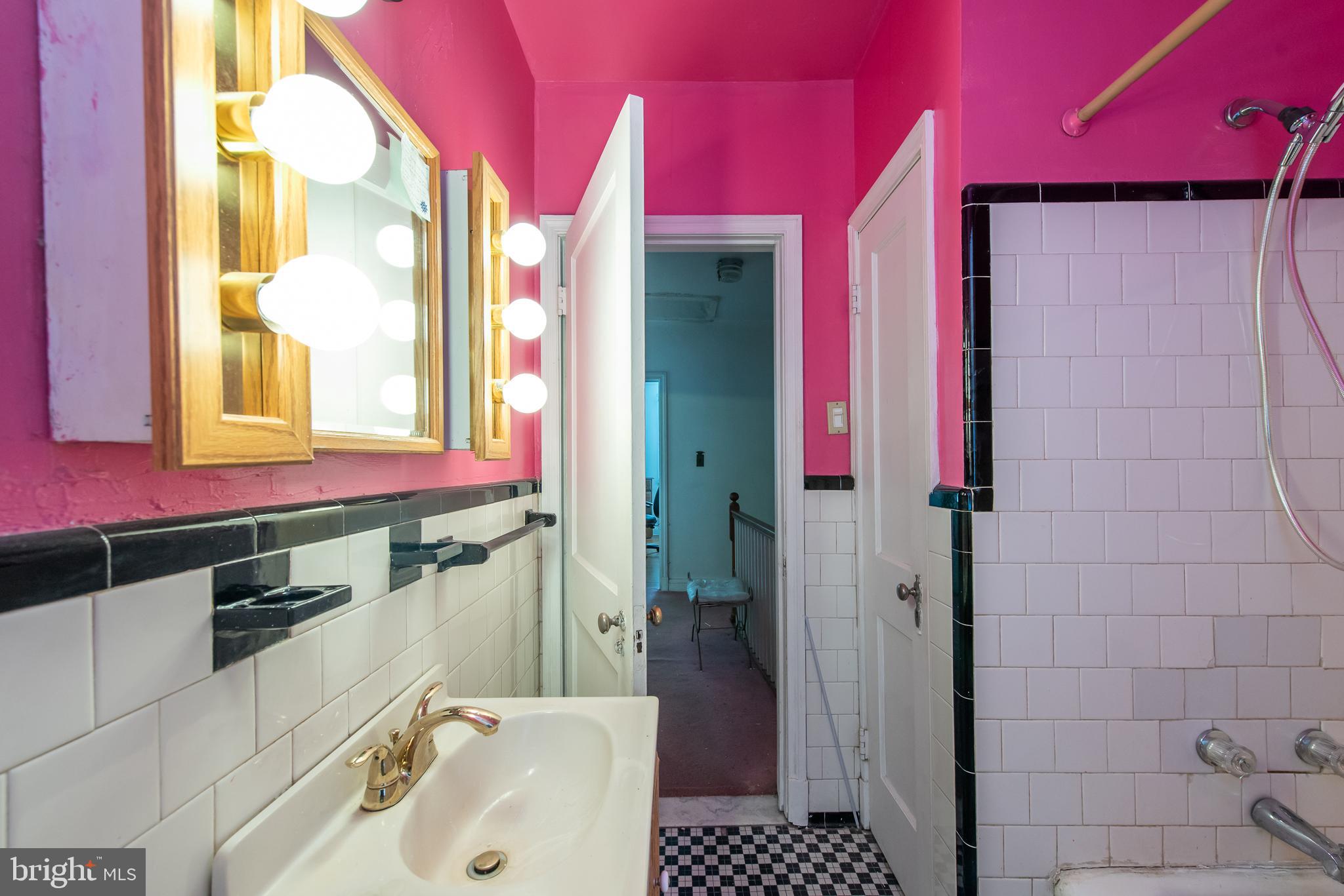 1513 Northwick Road Baltimore, MD 21218 - Photo 19 of 33 Master Bathroom