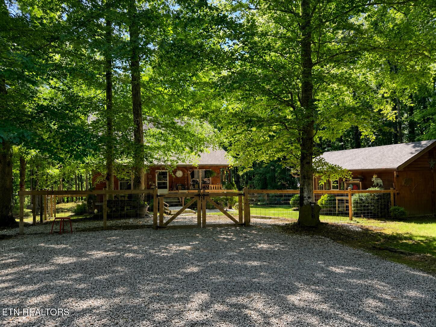 737 Edd Linder Road Jamestown, TN 38556 - Photo 10 of 57 20260525_182922865_iOS