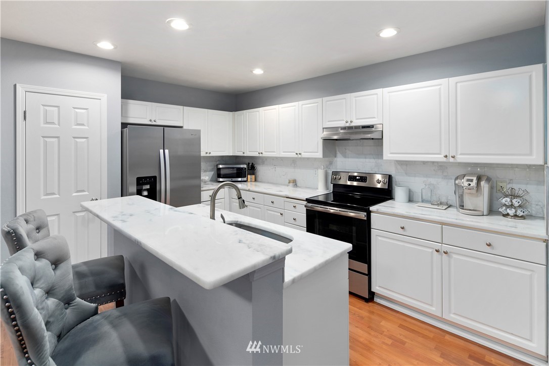 533 Queen Place Northeast Renton, WA 98056 - Photo 8 of 25