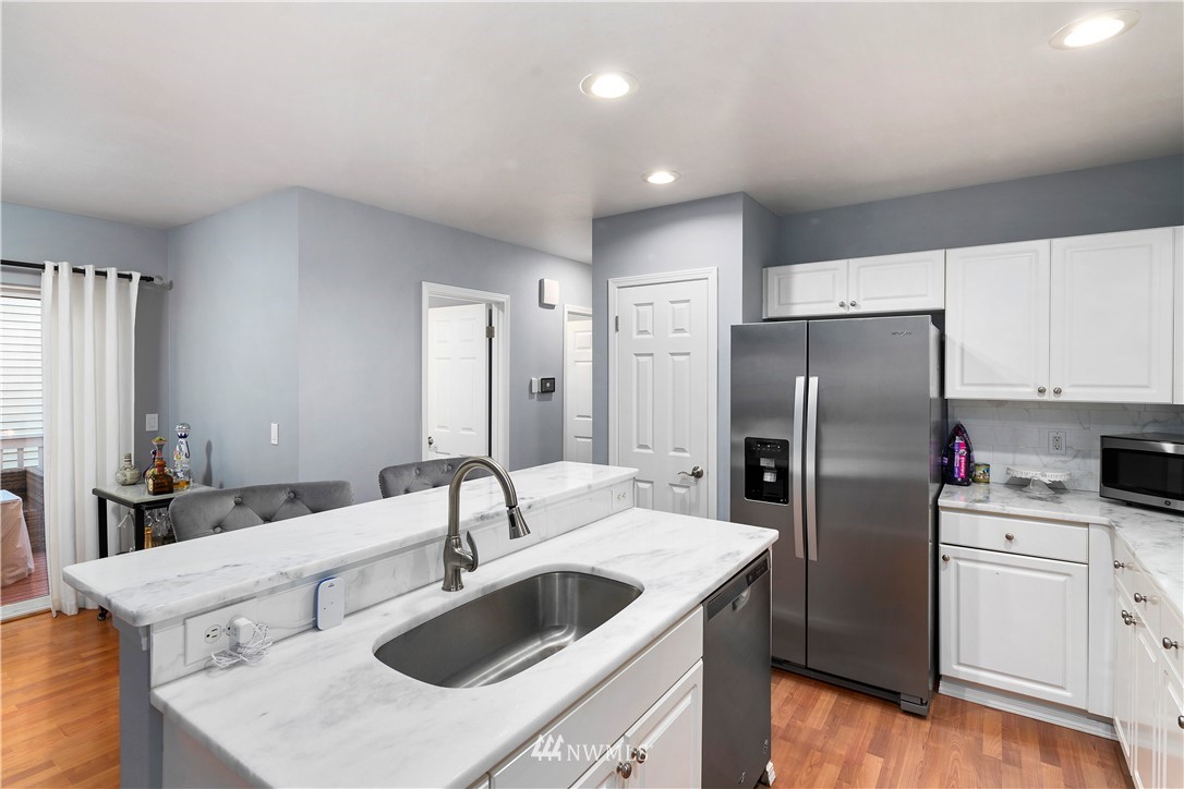533 Queen Place Northeast Renton, WA 98056 - Photo 9 of 25