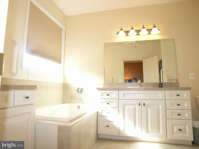 $649,900 | 934 Nathaniel Trail, Warminster, PA 18974