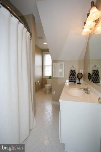 11401 Wild Bramble Way Reston, VA 20194 - Photo 29 of 30 Bath #1