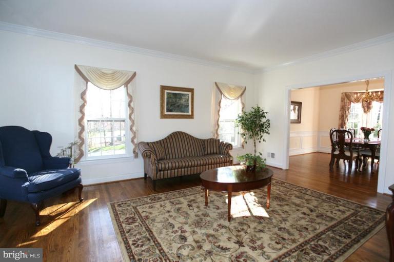 11401 Wild Bramble Way Reston, VA 20194 - Photo 5 of 30 Living Room