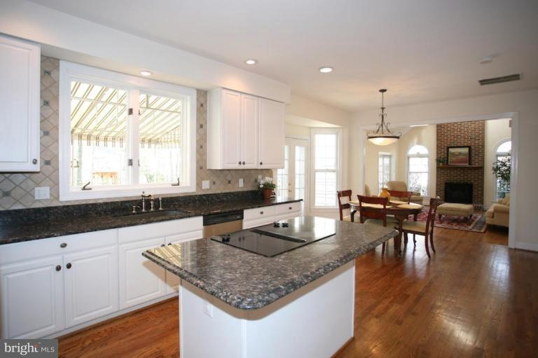 11401 Wild Bramble Way Reston, VA 20194 - Photo 9 of 30 Kitchen