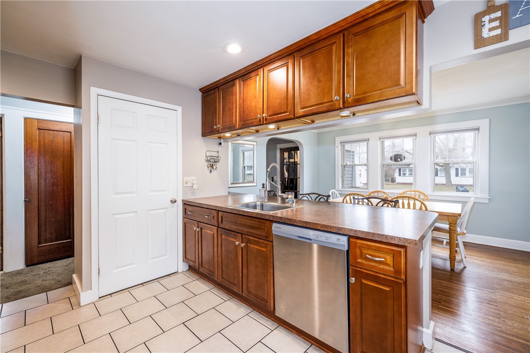 85 Hartsdale Road Irondequoit, NY 14622 - Photo 9 of 41