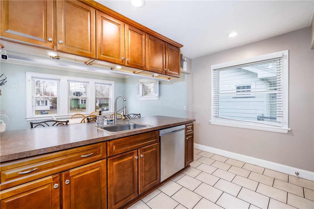 85 Hartsdale Road Irondequoit, NY 14622 - Photo 10 of 41