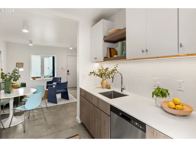 $250,000 | 9995 Southeast Cottage Lane, Unit 10, Milwaukie, OR 97222