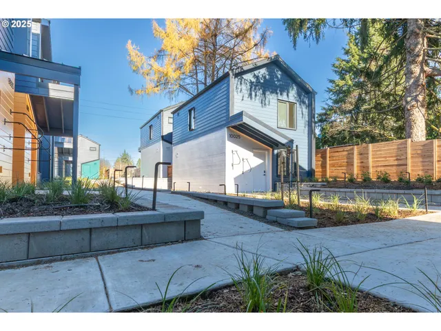 $250,000 | 9995 Southeast Cottage Lane, Unit 10, Milwaukie, OR 97222