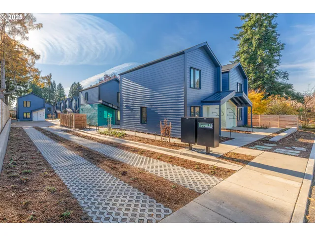 $250,000 | 9995 Southeast Cottage Lane, Unit 10, Milwaukie, OR 97222