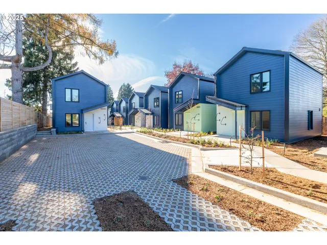 $250,000 | 9995 Southeast Cottage Lane, Unit 10, Milwaukie, OR 97222