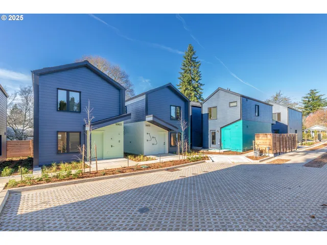 $250,000 | 9995 Southeast Cottage Lane, Unit 10, Milwaukie, OR 97222