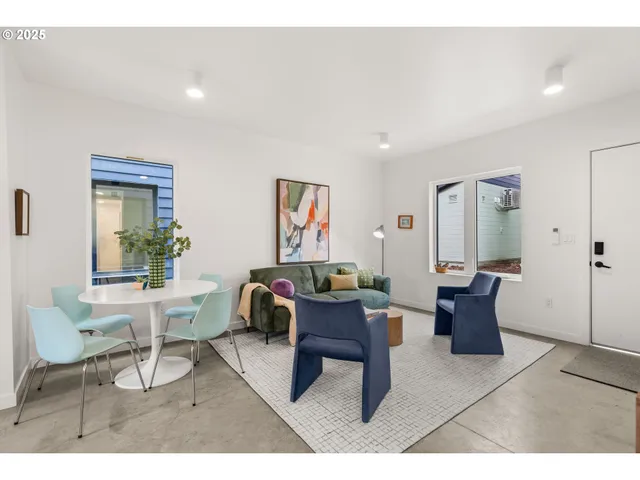 $250,000 | 9995 Southeast Cottage Lane, Unit 10, Milwaukie, OR 97222