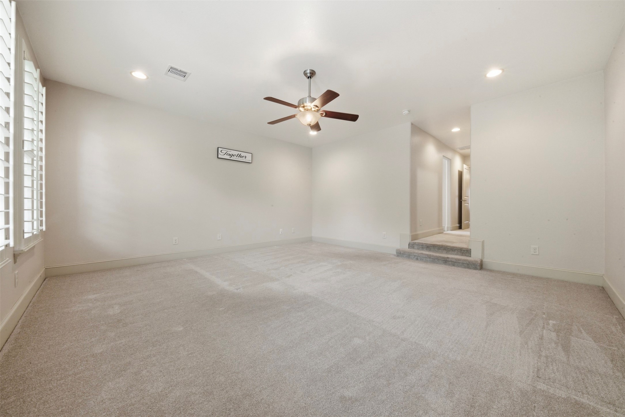 5929 Kansas Street Houston, TX 77007 - Photo 22 of 30 Primary Bedroom