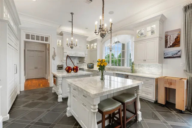 $5,750,000 | 38 East Shore Drive, The Woodlands, TX 77380