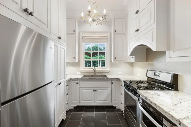 $5,750,000 | 38 East Shore Drive, The Woodlands, TX 77380