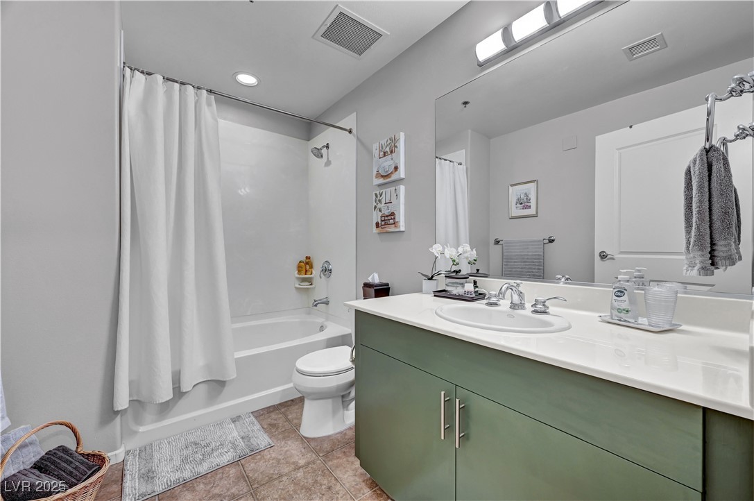 8255 South Las Vegas Boulevard, Unit 1715 Las Vegas, NV 89123 - Photo 29 of 49 Second bathroom featuring tub/shower combo.