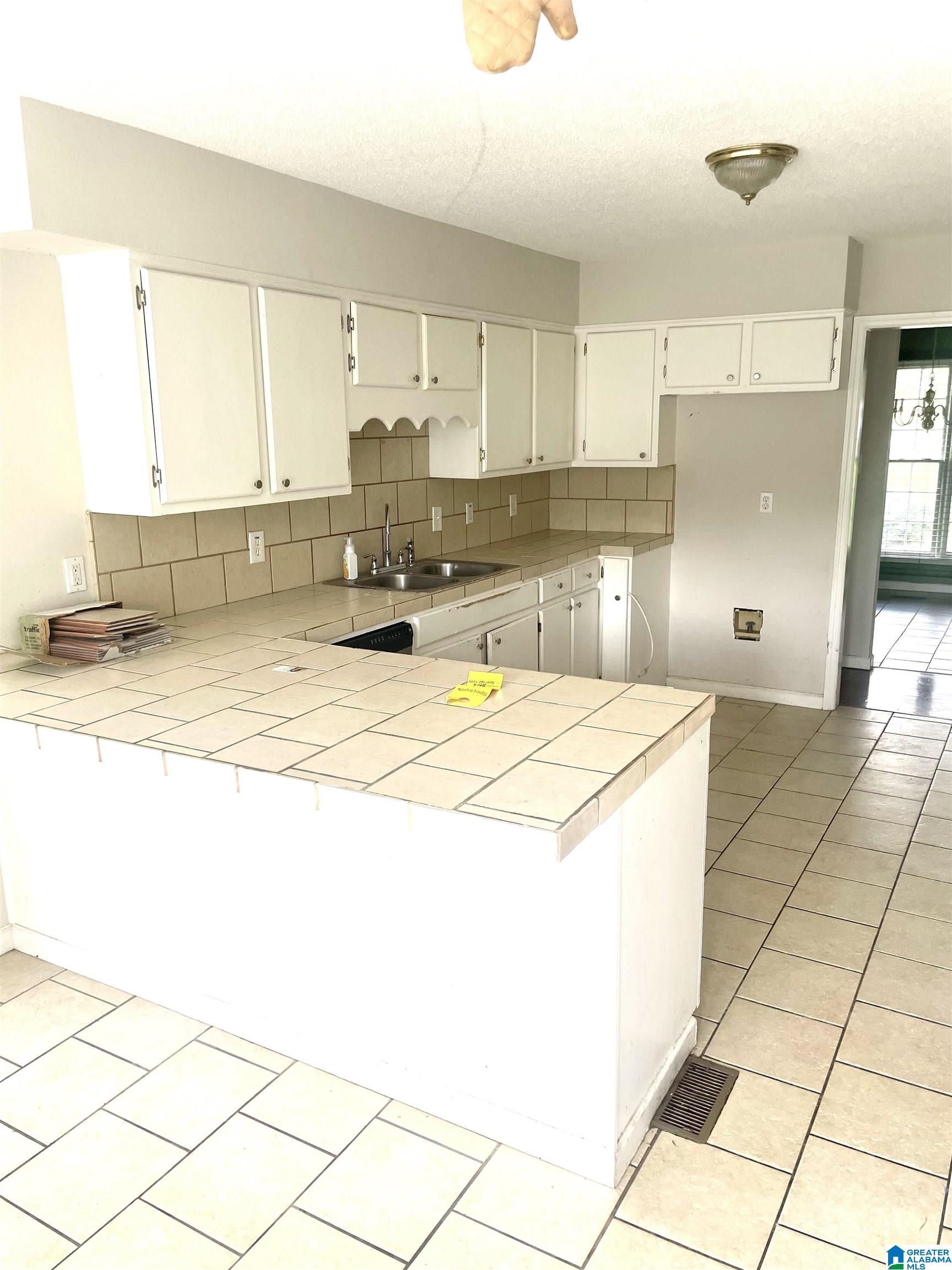 1612 Ridgefield Lane Birmingham, AL 35215 - Photo 5 of 18