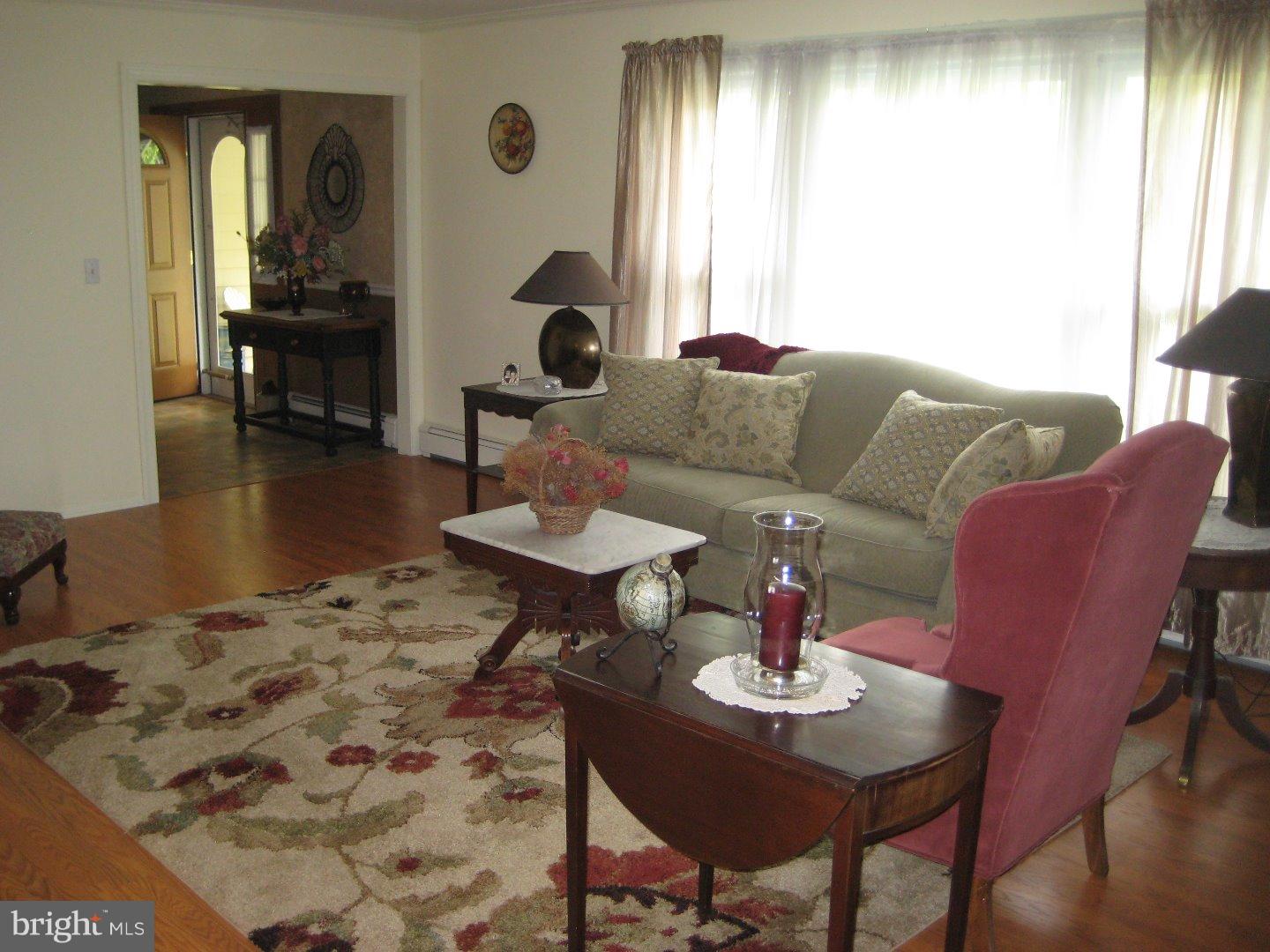 15 Marlon Pond Road Hamilton Square, NJ 08690 - Photo 5 of 25 Living Room