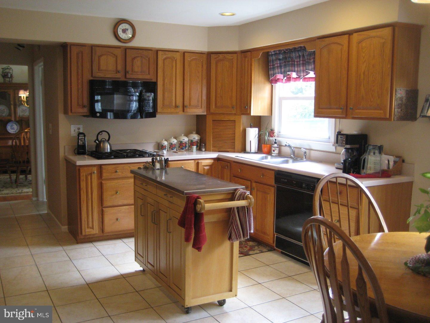15 Marlon Pond Road Hamilton Square, NJ 08690 - Photo 8 of 25 Kitchen