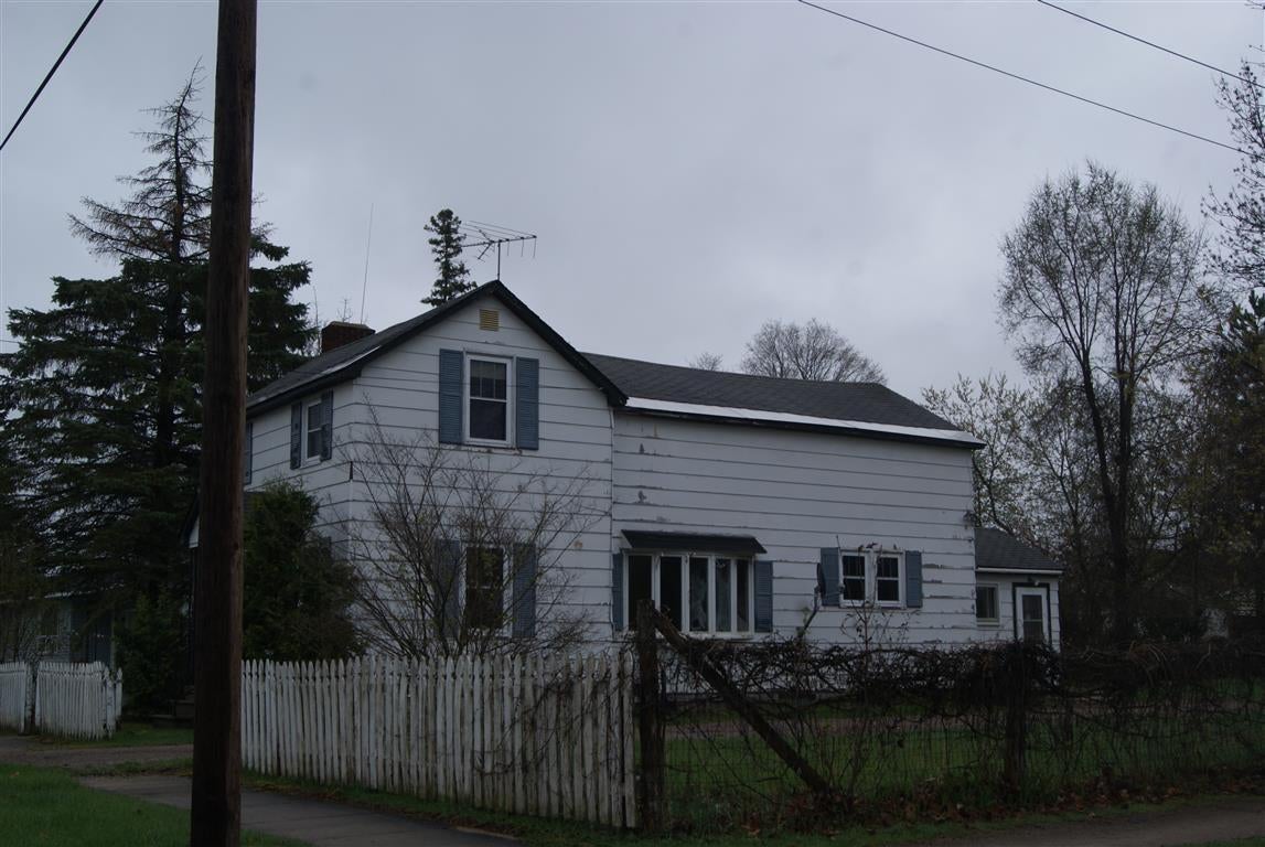 211 North Street Cheboygan, MI 49721 - Photo 1 of 18 Gallery Image 1