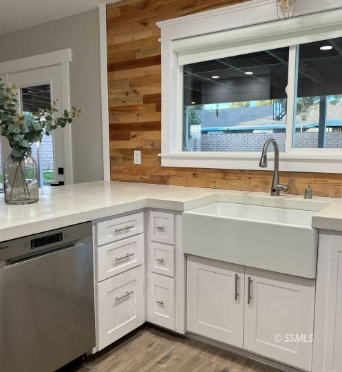 432 West Howell Avenue Ridgecrest, CA 93555 - Photo 8 of 28 a kitchen with cabinets and window