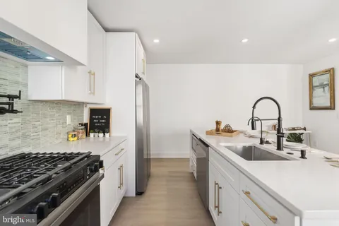 $3,800 | 202 West Wayne Avenue, Unit B, Wayne, PA 19087