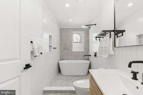 $3,800 | 202 West Wayne Avenue, Unit B, Wayne, PA 19087