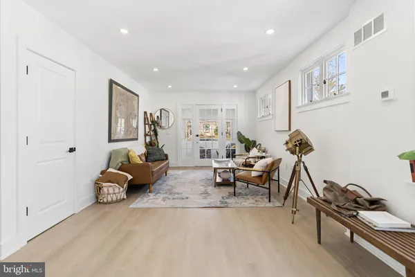 $3,500 | 202 West Wayne Avenue, Unit B, Wayne, PA 19087