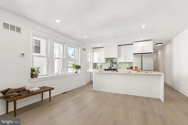 $3,500 | 202 West Wayne Avenue, Unit B, Wayne, PA 19087