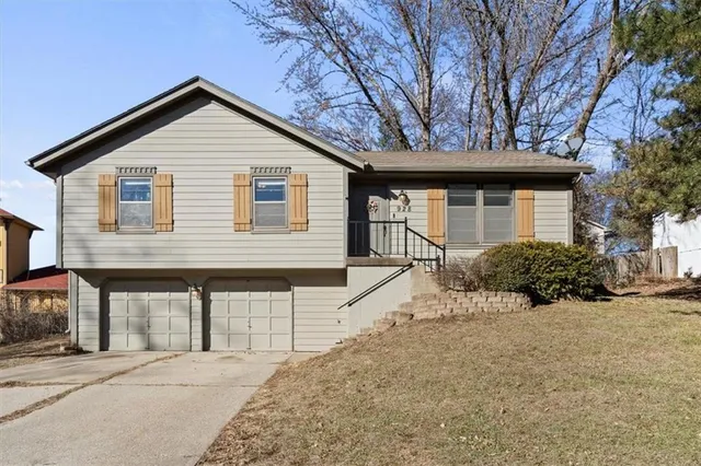 $259,900 | 928 Northeast Mulberry Street, Lee's Summit, MO 64086