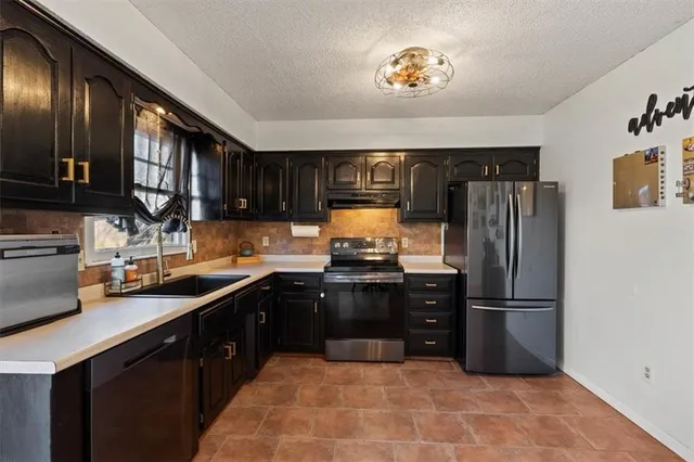 $259,900 | 928 Northeast Mulberry Street, Lee's Summit, MO 64086