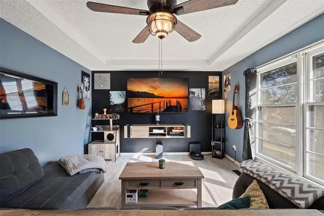 $259,900 | 928 Northeast Mulberry Street, Lee's Summit, MO 64086