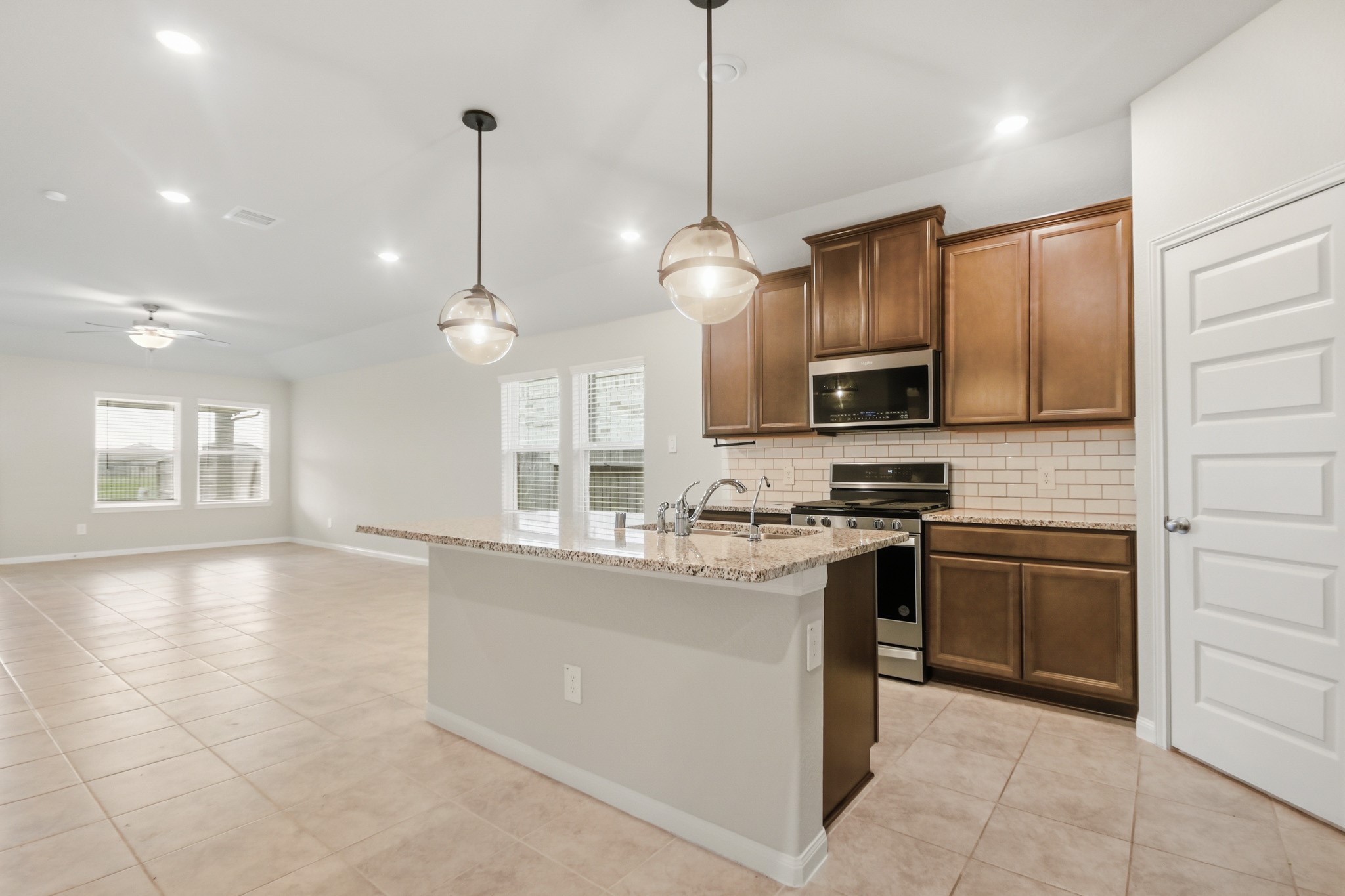 1207 Cascade Hls Drive Rosharon, TX 77583 - Photo 5 of 16