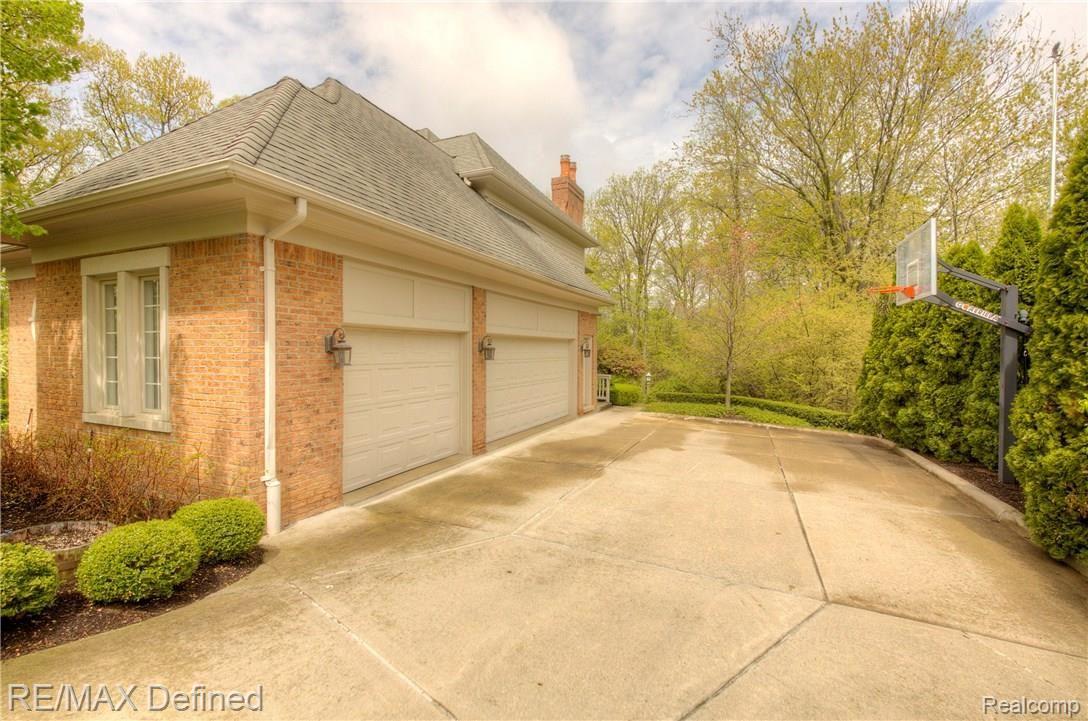 3505 Moceri Court Rochester, MI 48306 - Photo 7 of 64 3 car side entrance garage