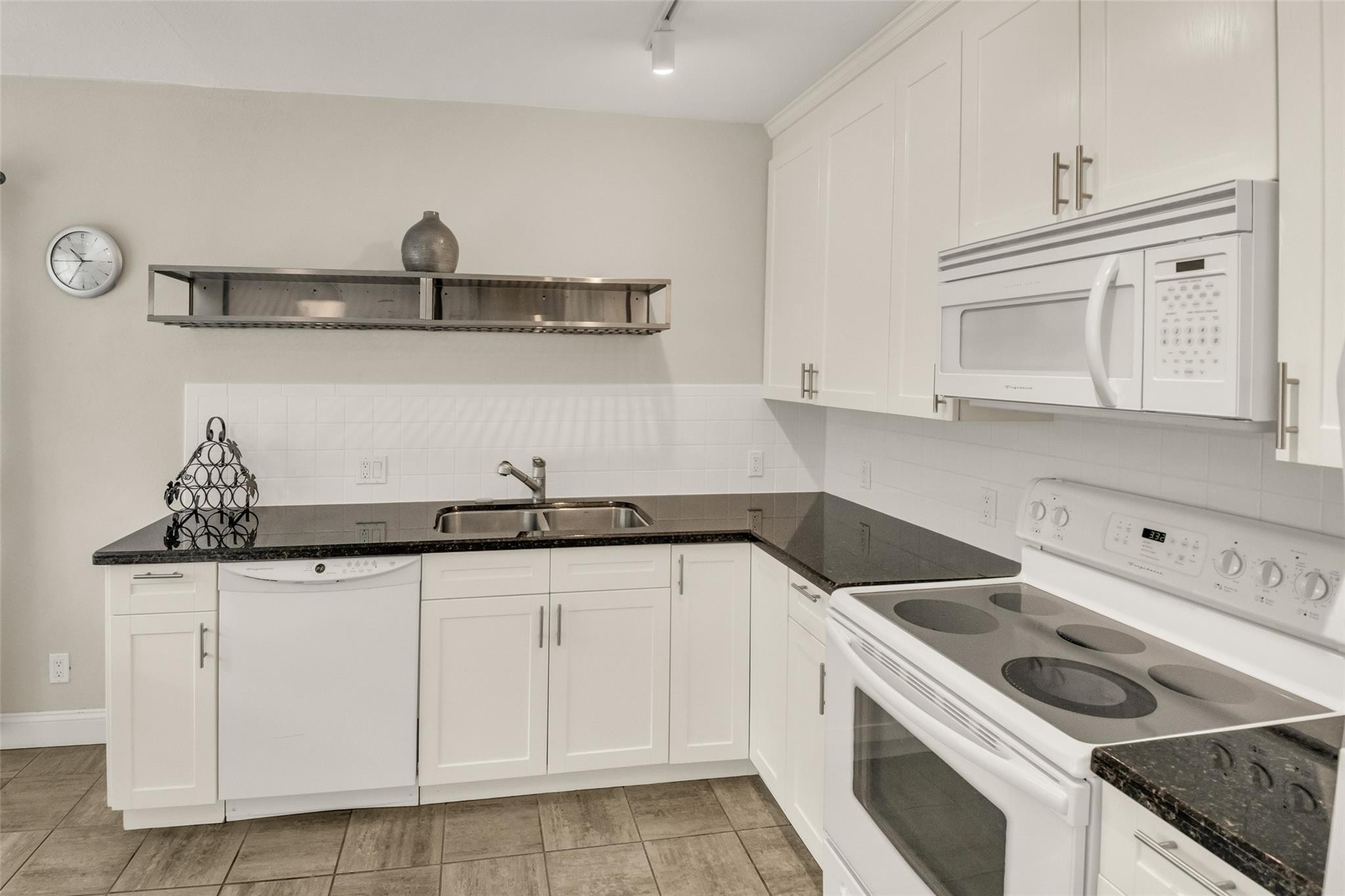 615 South Riverside Drive, Unit 8 Pompano Beach, FL 33062 - Photo 12 of 33 Photo 12