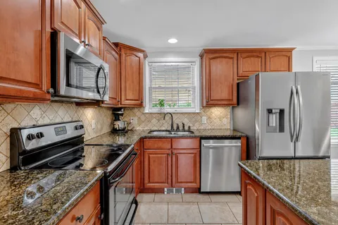 $349,900 | 272 North Wessington Place, Hendersonville, TN 37075