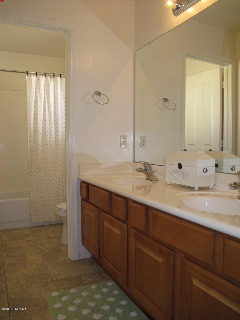 3360 East Powell Way Gilbert, AZ 85298 - Photo 23 of 26 JACK & JILL BATH