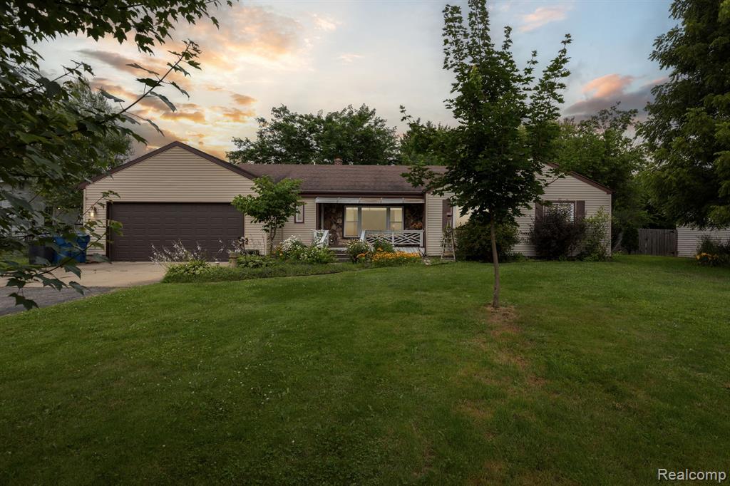 1431 North Seymour Road Flushing, MI 48433 - Photo 1 of 43