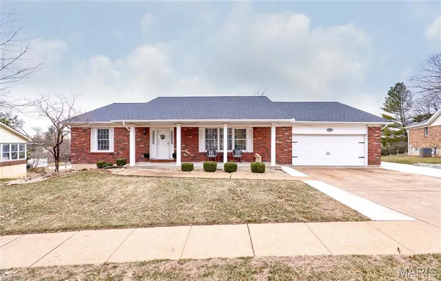 $394,900 | 4732 Arevalo Drive, St. Louis, MO 63128