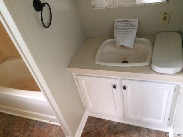 495 West Millington Road Fostoria, MI 48435 - Photo 25 of 29 bath 2.JPG