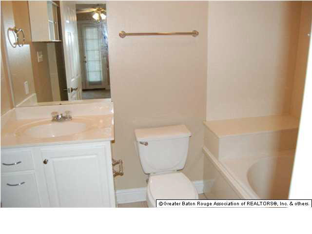 2210 Christian Street, Unit 37 Baton Rouge, LA 70808 - Photo 8 of 9 Gallery Image 8