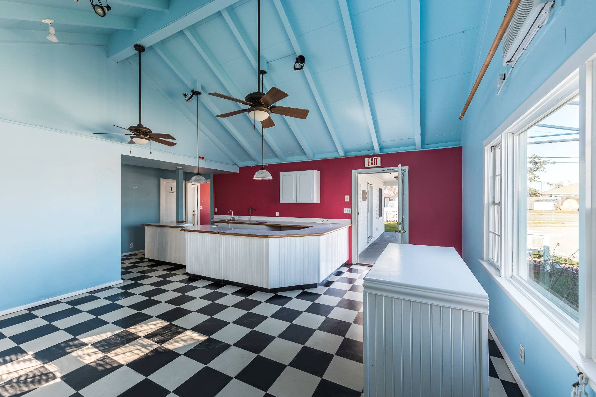 478 West Lake Drive Montauk, NY 11954 - Photo 6 of 10 a view of a interior of the house