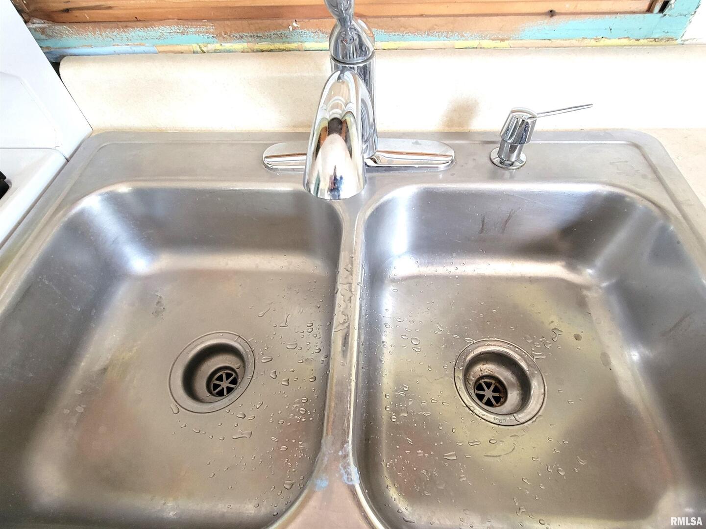 225 Hickory Street Flora, IL 62839 - Photo 21 of 56 a bathroom with a sink