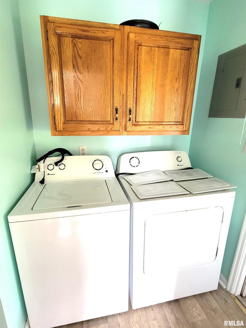 225 Hickory Street Flora, IL 62839 - Photo 26 of 56 a utility room with dryer and washer