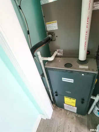 a view of utility room