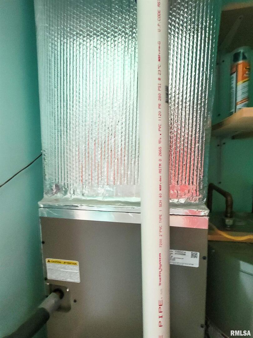 225 Hickory Street Flora, IL 62839 - Photo 47 of 56 a bathroom with a sink a toilet and mirror