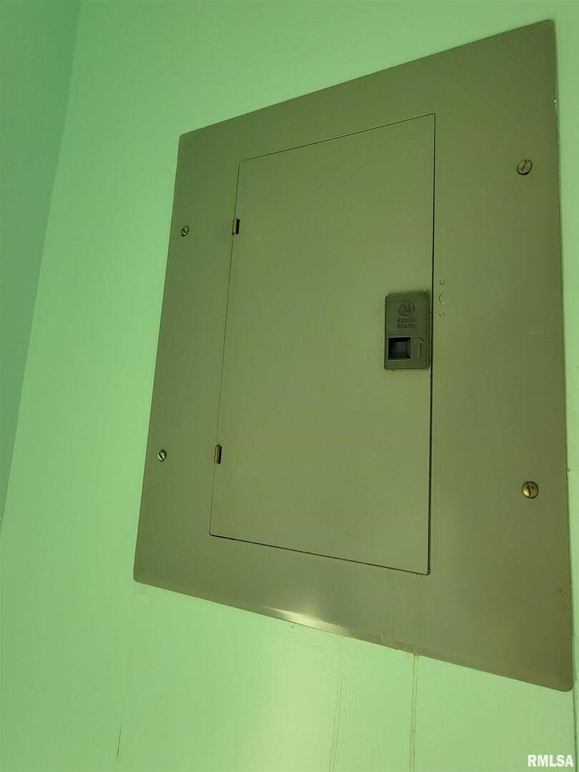 225 Hickory Street Flora, IL 62839 - Photo 52 of 56 a bathroom with a shower