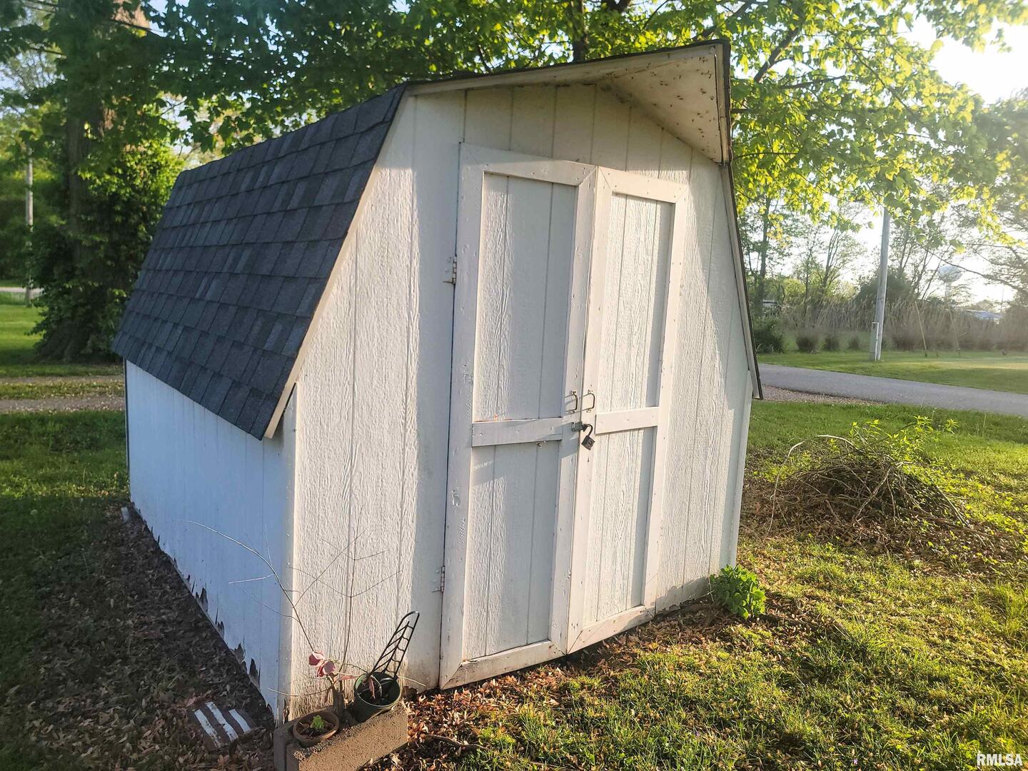 225 Hickory Street Flora, IL 62839 - Photo 7 of 56 a view of a house with a yard and wooden fence