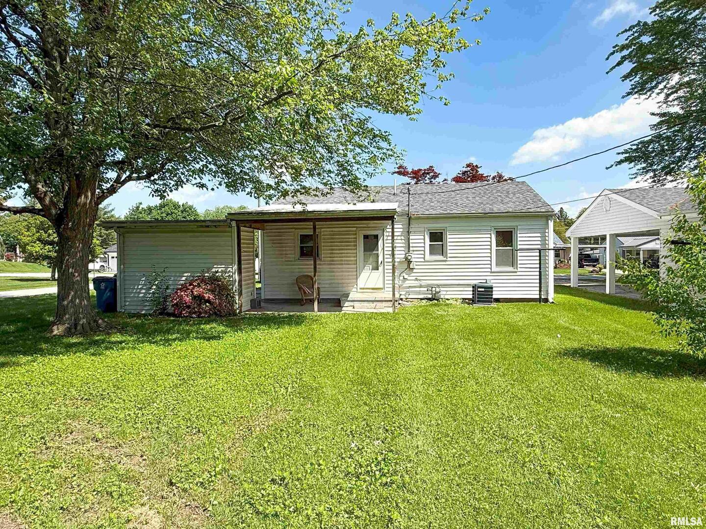 225 Hickory Street Flora, IL 62839 - Photo 9 of 56 a front view of house with yard and green space